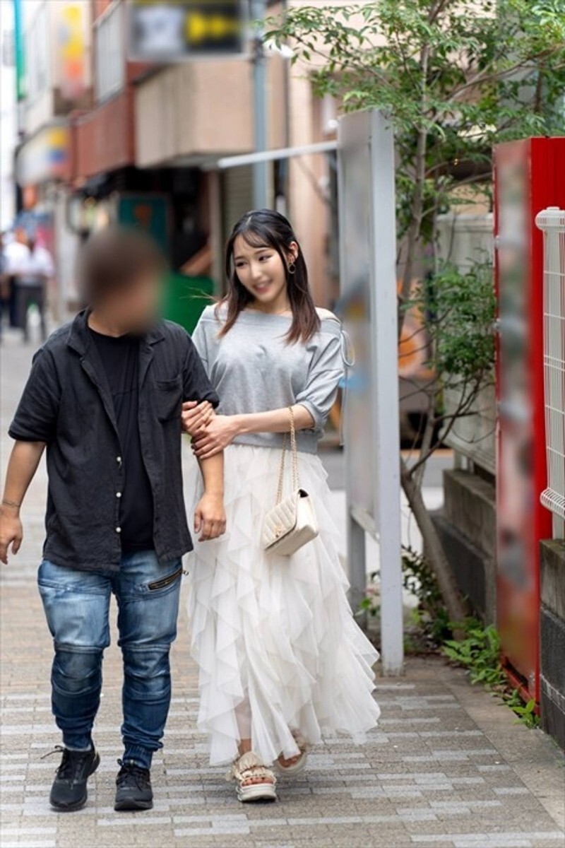 FC2-PPV-4813291 [SEX NTR] Called by a macho sex friend during a date and creampied [Super crazy private shoot]