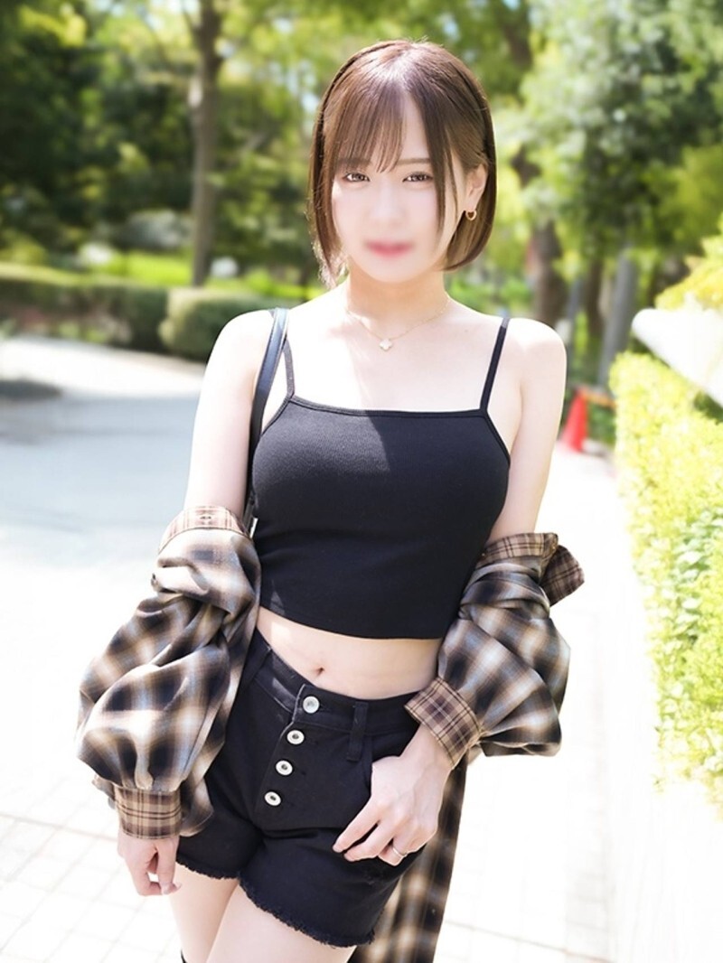 FC2-PPV-4815389 [2025 Best Work] A slender wife with beautiful legs, 29 years old, reunites with her former sex friend after 3 years, and they have an intense creampie sex session (Narumi)