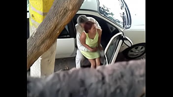 Amantes Fajando En Plena Calle