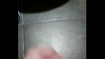 Chico Colombiano Haciendo Una Buena Paja