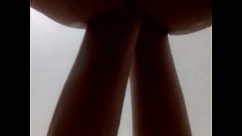 ⁣Double Fisting Dos Manitas Muy Rikas En Mi Colita