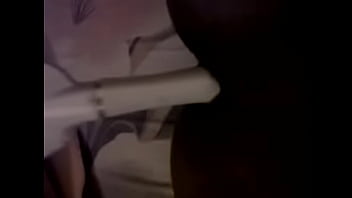 ⁣Ma Pute Se Branle Avec Un Peigne