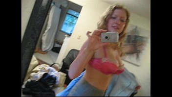 ⁣Busty Girl Next Door Andy Lynn Takes Picture Of Herself In The Mirror
