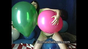 ⁣Eb Blow And Bounce Balloons!