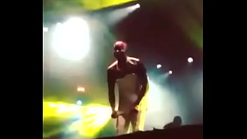 Caraca, Muleke: Cantor Thiaguinho Ficou Excitado Em Show