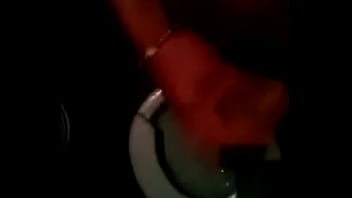 Hetero Masturbandose En El Baño