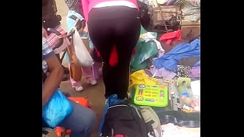 ⁣Vendedora De Ropa