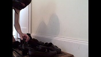⁣Shoe Fetish Money-slave With Cumshot _-)