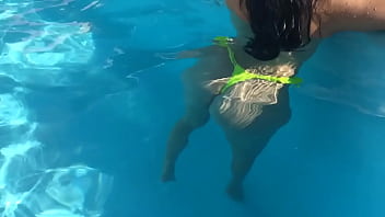 ⁣Esposa Gostosa Na Piscina
