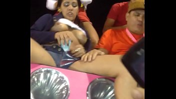 Gostosa Mostrando Os Peitos No Mega Space