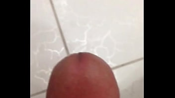 Punheta E Gozando No Banheiro