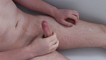 ⁣Quick Wank And Finger In The Bath