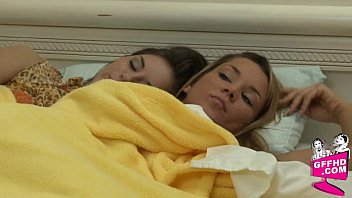 ⁣Sensual Lesbains 1019