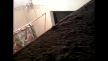 ⁣Aracely En La Ducha