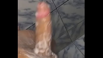 ⁣Frankly Tavares De Pau Duro No Banho