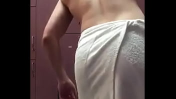 Thử quần lót có cần show hàng vậy kh_ng anh ơi???