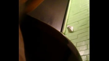 Grabando A Navesa De Joya En Baño