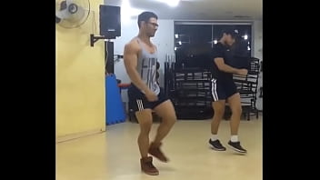 ⁣Sexy Brazilian Muscle Hunk Dancing At The Gym!