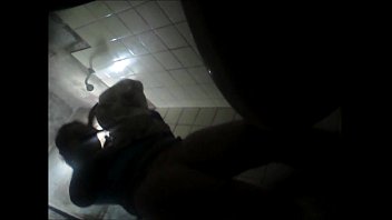 ⁣Mi Prima Bañandose - argentina, tia, prima, ducha, escondida, desnuda, morocha, flaca, camara, ocult