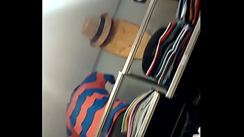 ⁣Filmando Por Baixo Do Vestido Da Novinha. Saj