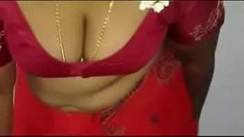 ⁣Hot Mallu Servant Aunty Saree Drop To Impress Young Boys