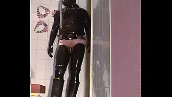 Roxina2003shemalesuperrubber161003xxxxl