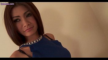 Asian Pleasuring Cock With Her Lips