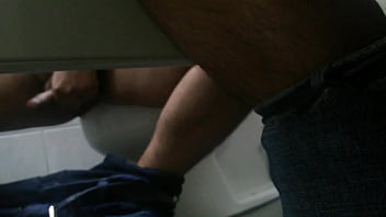 ⁣Se Pajea En El Baño