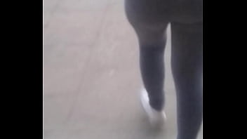 ⁣Tremendo Culo De Turra Caminando