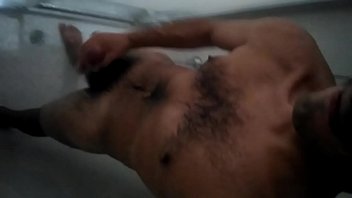 ⁣Anubis El Chacal Mastubación Ducha