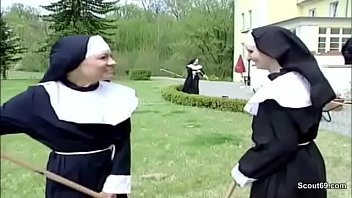 ⁣Notgeile Nonne Wird Vom Handwerker Heimlich Entjungfert