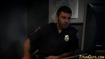 Muscular Bear Cums Tuggin