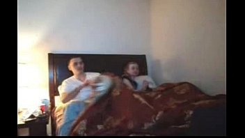 ⁣Marido Corno Dividindo Sua Esposa Com Seu Amigo Negro