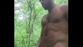 ⁣Hombre Exhibiendo