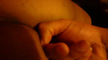 ⁣Vieja Madura Se Deja Que Le Meta El Dedo En El Culo