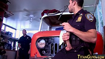 Muscular Hunk Anal Fucks