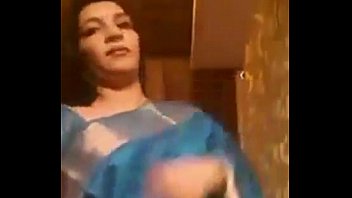 ⁣Hot Indian Aunty Removing Saree