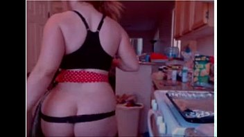 ⁣Sexy Redhead On Cam