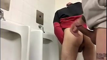 Se Tortean En El Baño