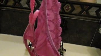 ⁣Pissing On Wife Panties, Meando En Las Bragas De Mi Mujer