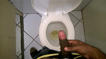 Nightfox6969 – Eu Dando Um Mijão Gostoso No Trampo