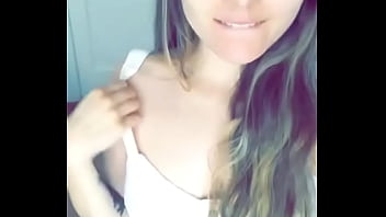 Beatiful Teen – Who Is She?