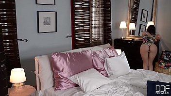 Ddf Network-burglar Captured And Fucked By Lucy Heart And Valentina Nappi