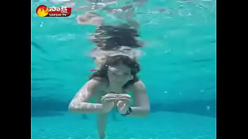 బికినీలో రెచ్చిపోయిన ఇలియానా