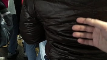 Tocando A Jaqueta De Nylon Marrom Da Gordinha Pt 2