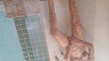 Esposa Tomando Banho – esposa, banho, bucetinha, peitinho, molhada, tomando – Video 4951492