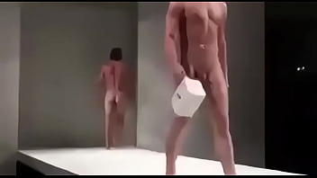 Hot – Khỏa th_n trình diễn thời trang