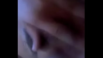 Isa La Perrita Metiendose Dedo