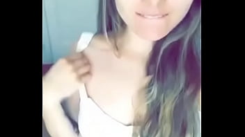 Novinha Gostosa Mostrando O Peito