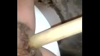 Mi Amiga Se Mete Un Palo De Escoba Para Mi